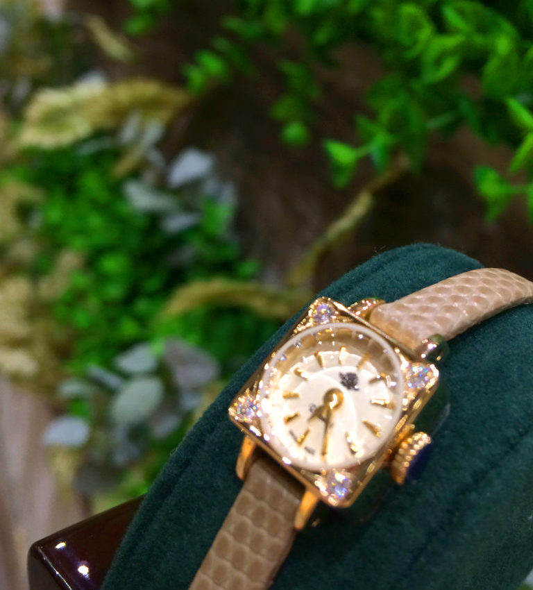 【Rosemont/ロゼモン スイス製の腕時計】カジュアルにもフォーマルにも使える腕時計